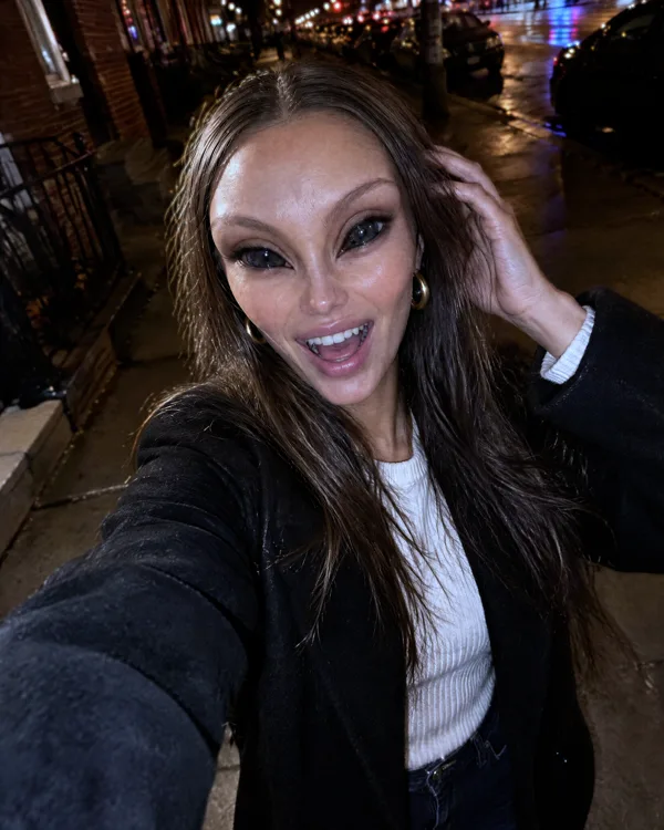 Mira selfie at night